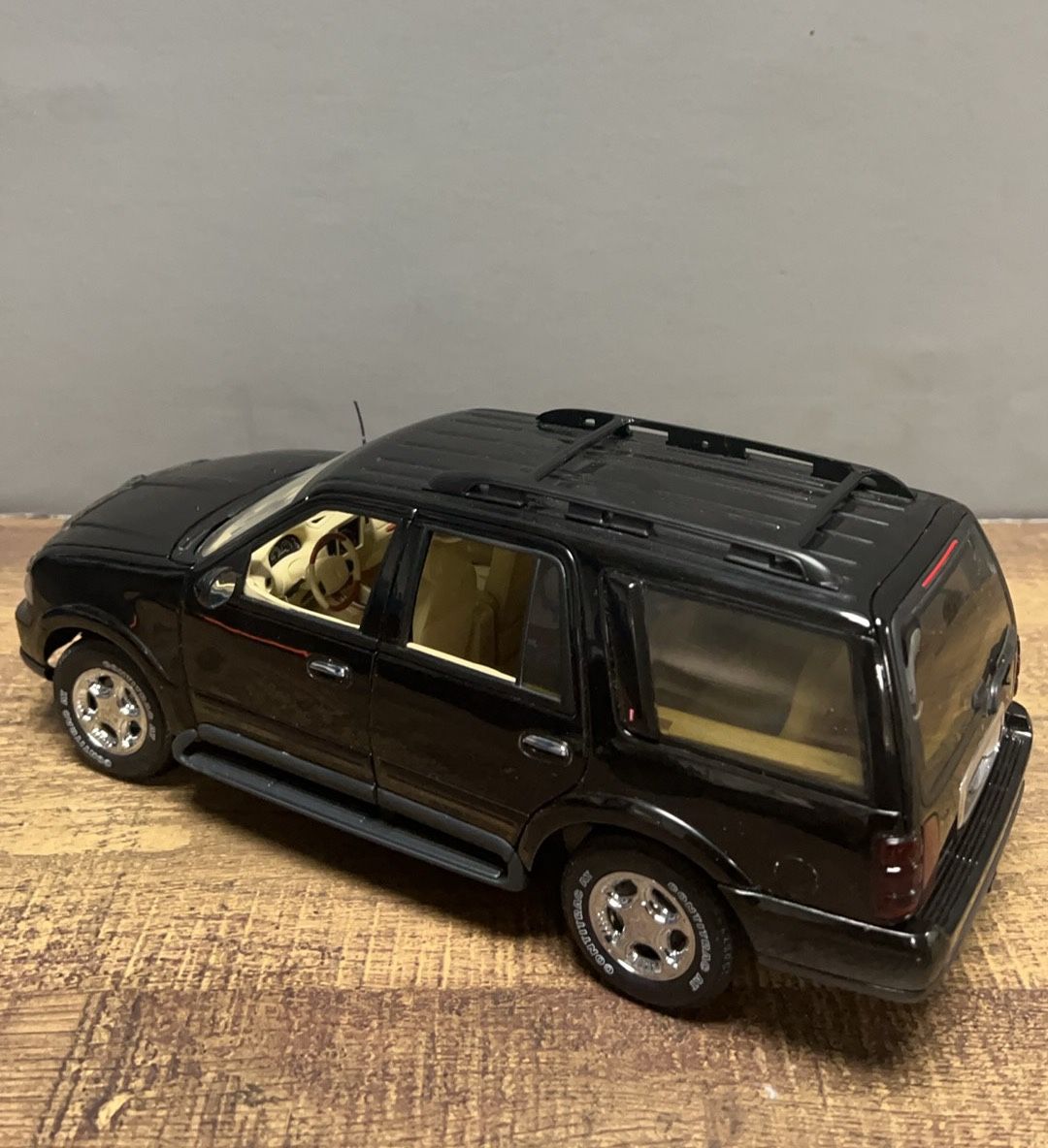 Autoart 1/18 scale Diecast Ford Lincoln Navigator - Black Autoart 1/18 scale Diecast Ford Lincoln Navigator - Black