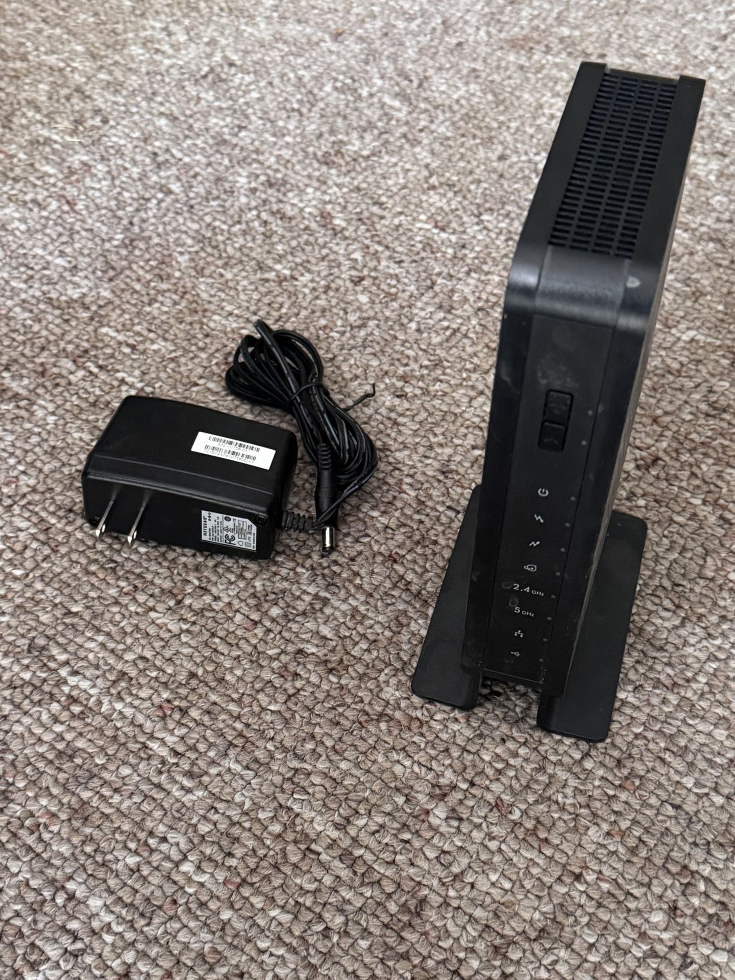 NETGEAR C3700 WiFi Cable Modem Router (2 in 1)