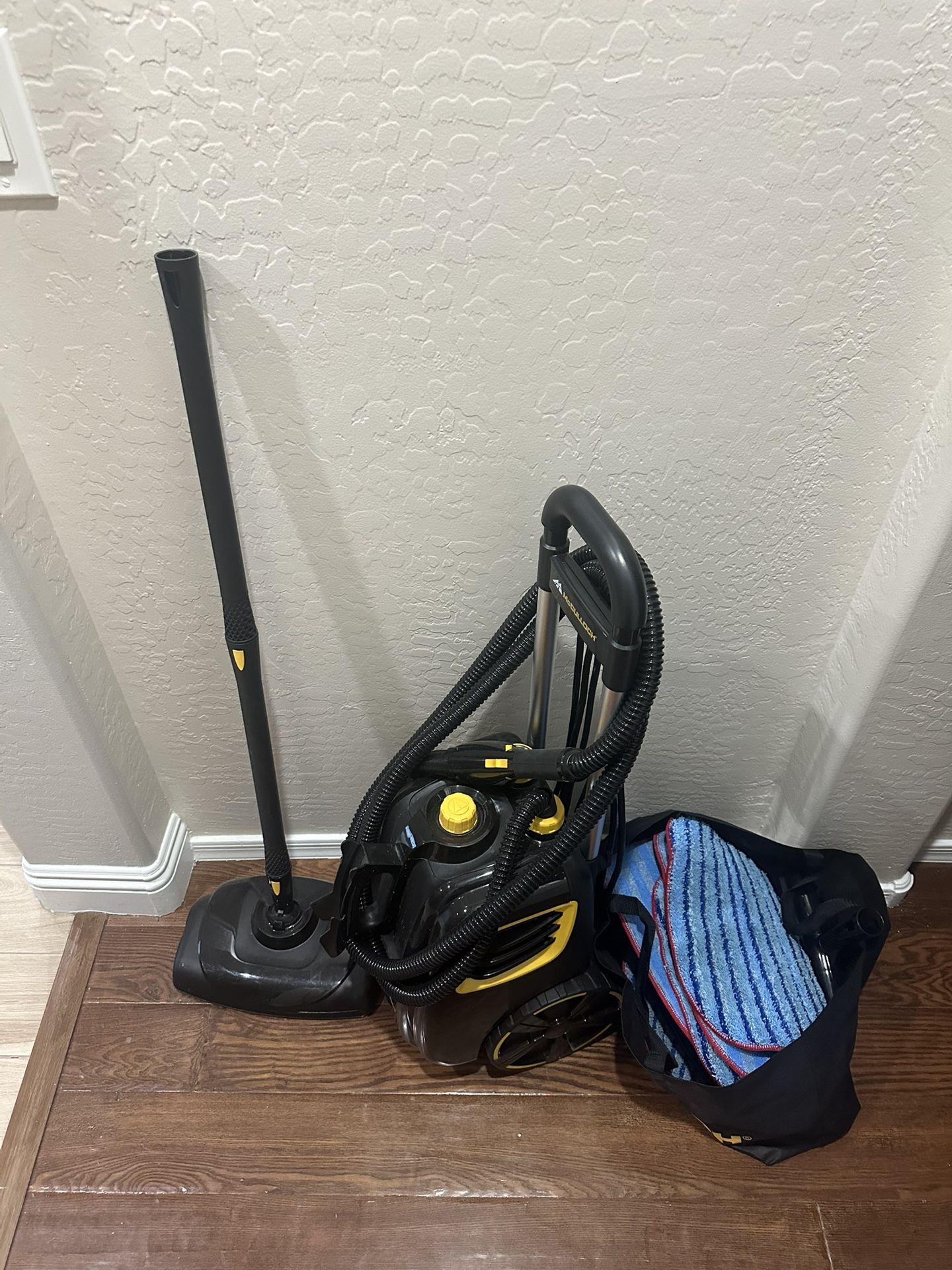 McCulloch MC1385 Deluxe Canister Steam Cleaner
