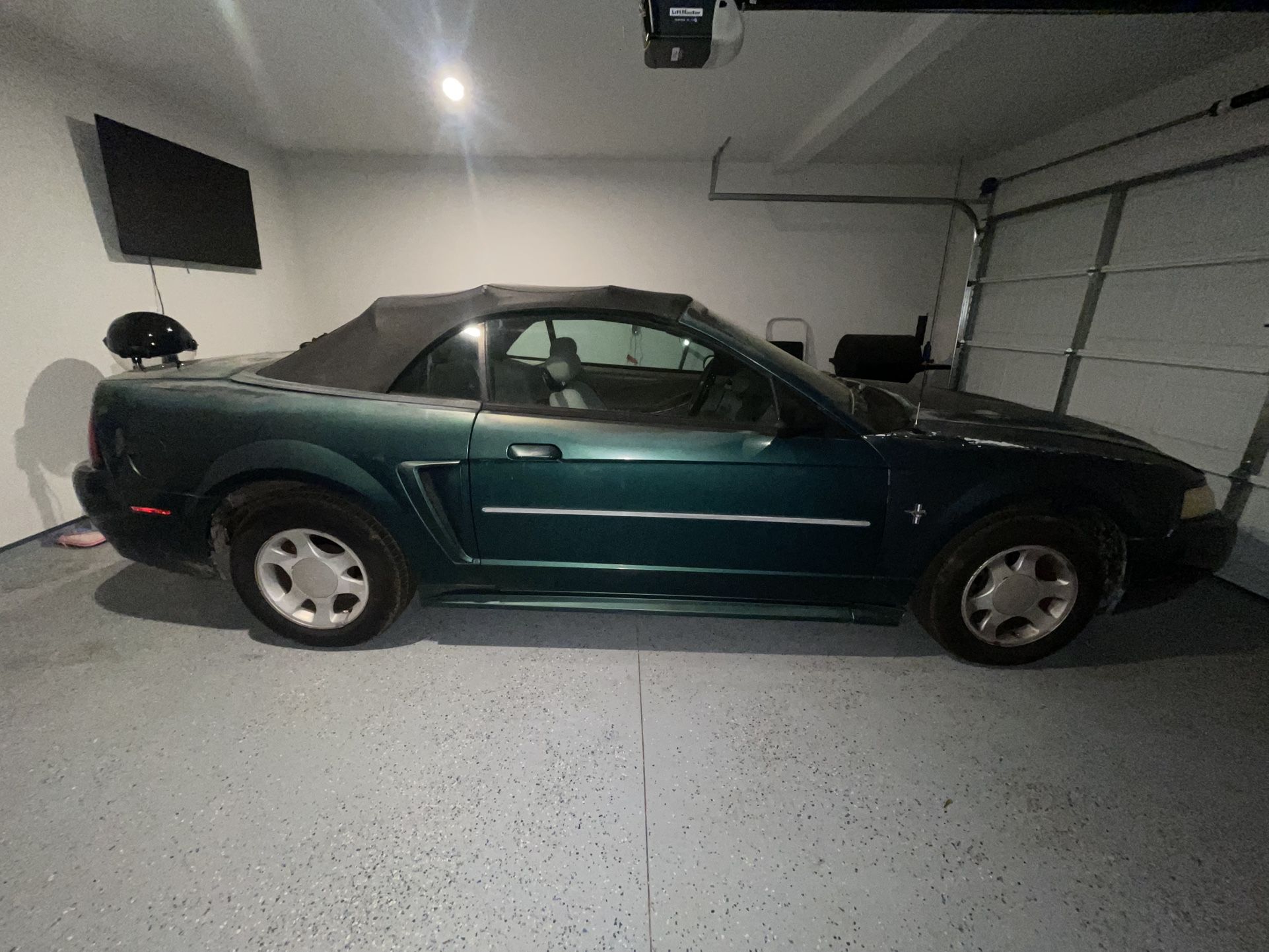 2000 Ford Mustang