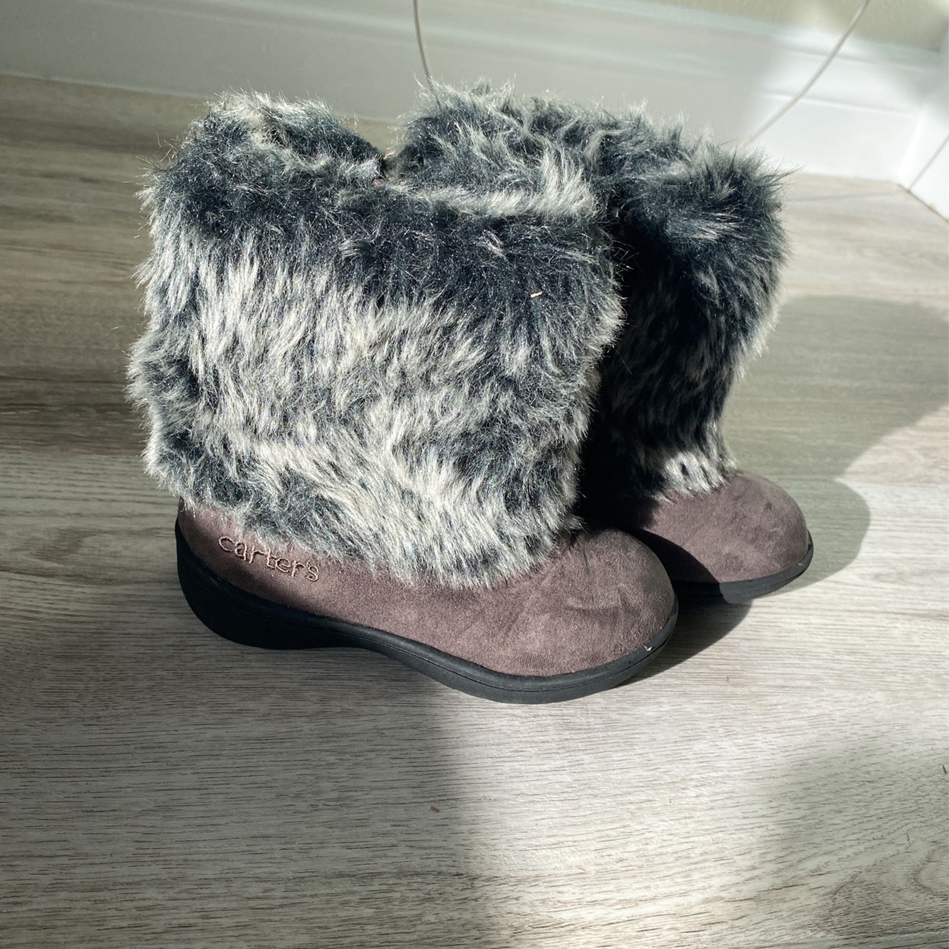 Size 7 Carter’s Snow Boots For Toddlers 