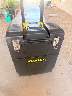 $40 Caja de herramientas con ruedas buen estado