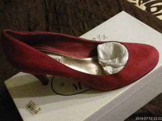 Suede Low Heel Pumps Sz. 8