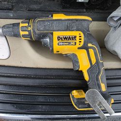 DEWALT DRYWALL GUN USED NO BATTERY FIRM $60