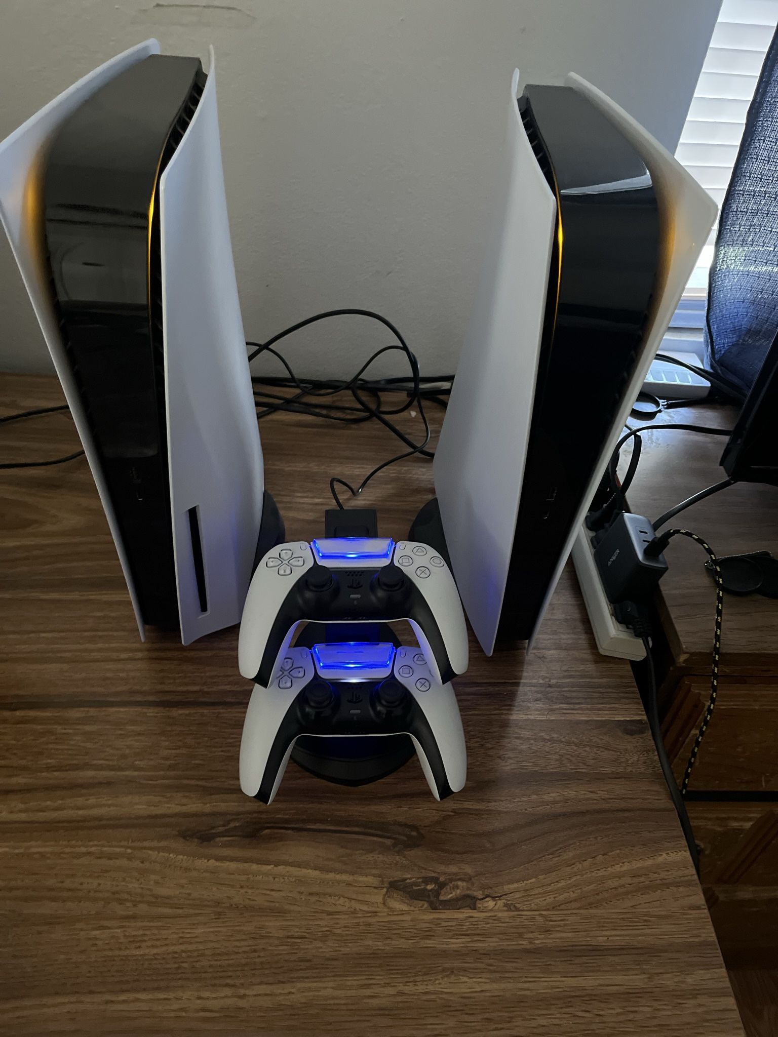 Used Ps5 Good Condition (ps5 On Left Side)