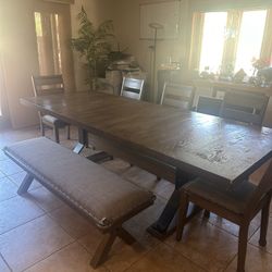 Dining Room Table - seats 8!