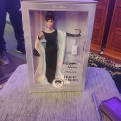 Audrey Hepburn Breakfast At Tiffany's