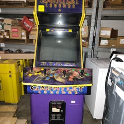 Arcade Cabinet - The Gauntlet Legends