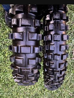 Off-road motorcycle tires