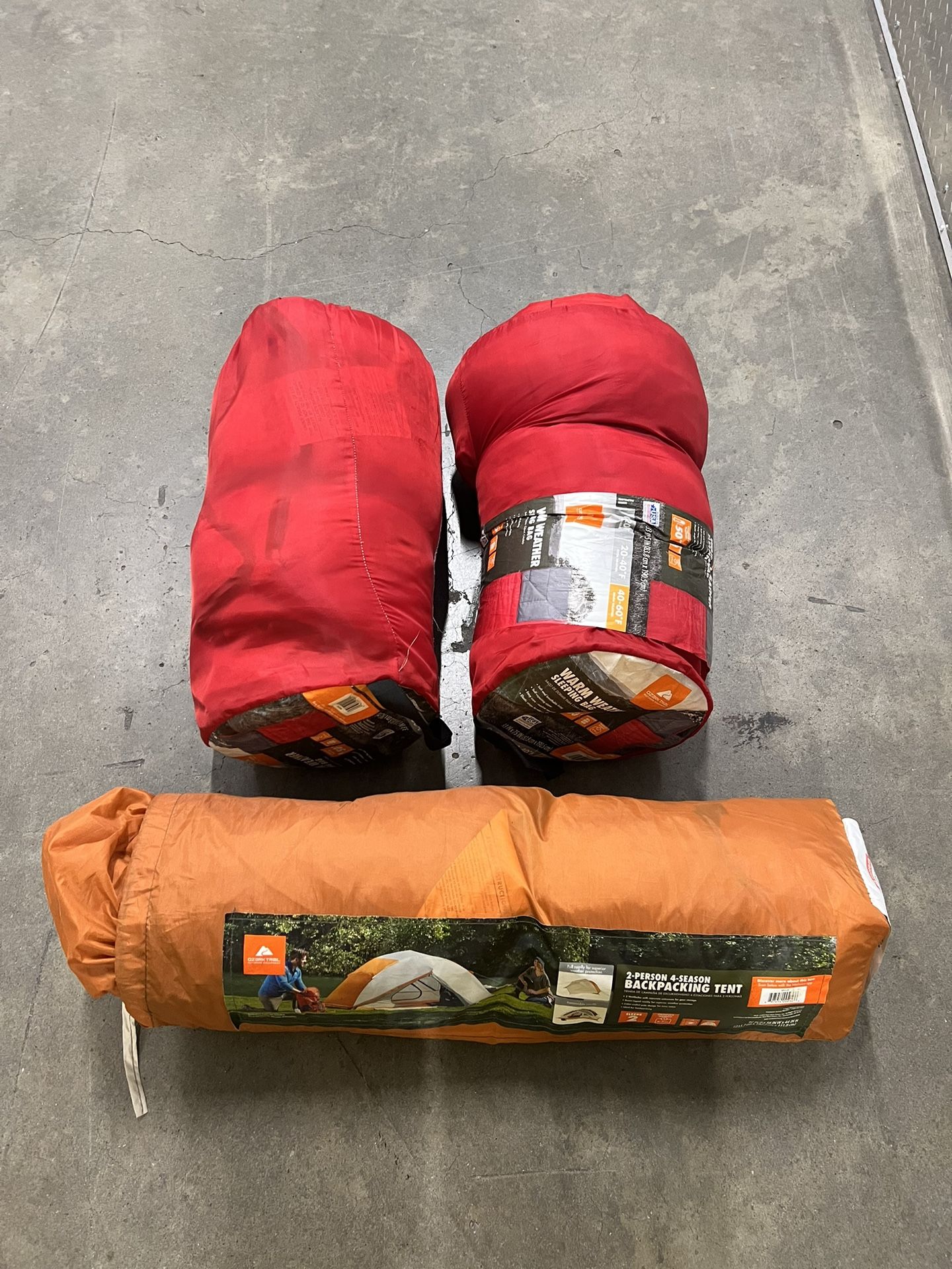 Camping Lot: Tent & Sleeping Bags