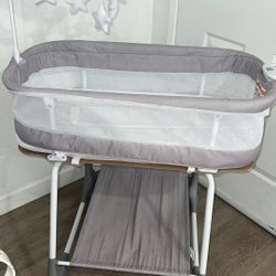 Simmons Shooting Star Rocking Bassinet with Air Flow Mesh