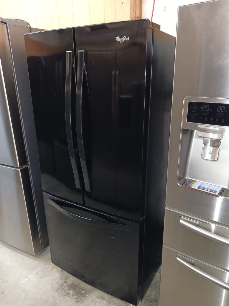 30 W- Whirlpool Refrigerator Ice Maker On The Bottom ‼️ Works Good 