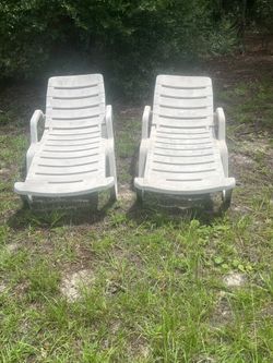 FREE Patio lounge chairs