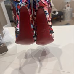 Christian Louboutin So Kate size 39