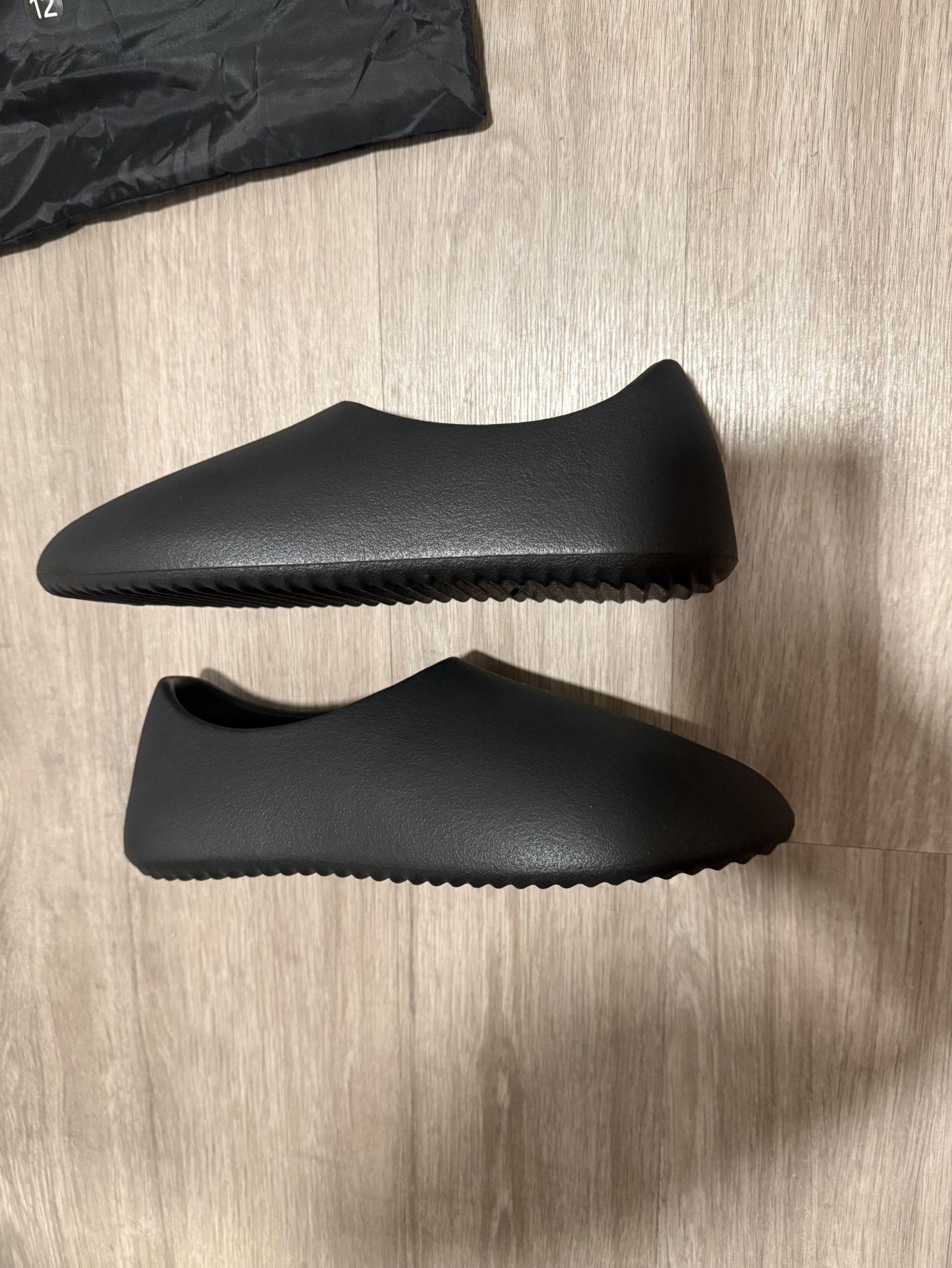 Yeezy SL 01 Black