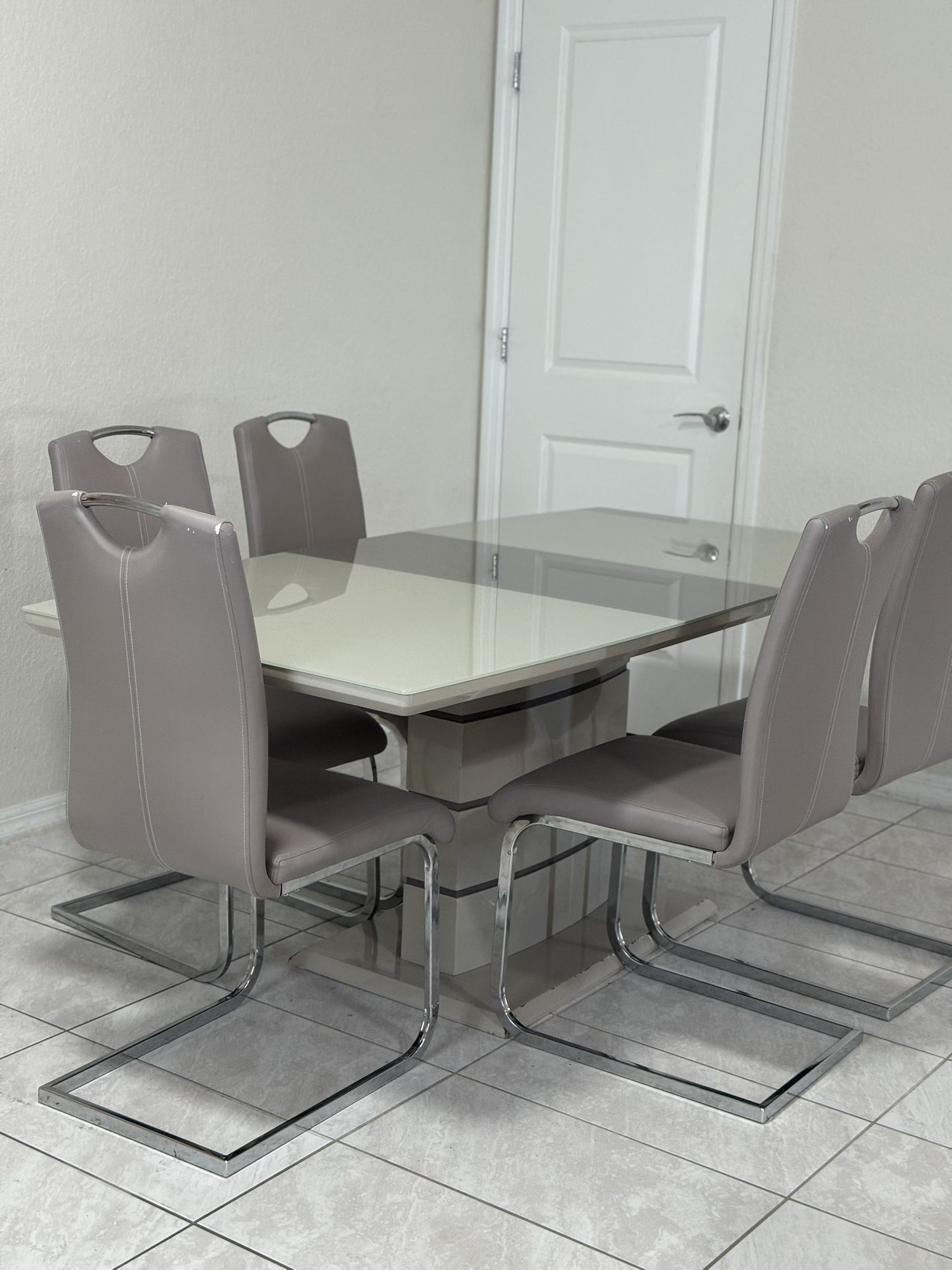 Set Of Table With 5 Chairs