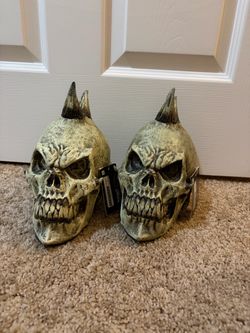 Skull heads