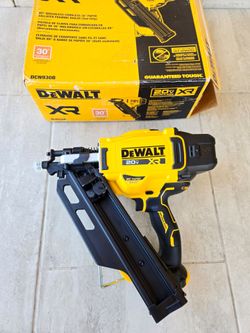 DeWALT 20V XR Framing Nailer 30 Degrees