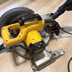 DEWALT Corded Miter Saw 