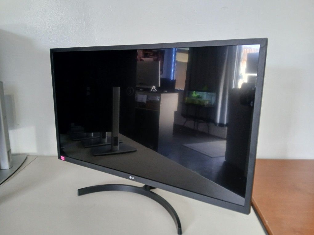 32 Inch Monitor 