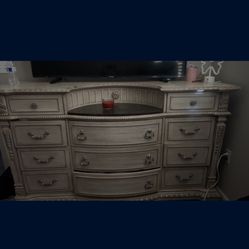 Dresser As Is (for DIY) 