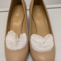 Brand New Michael Kors Beige Shoes In Great Condition. Size 7M