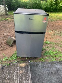 Mini fridge
