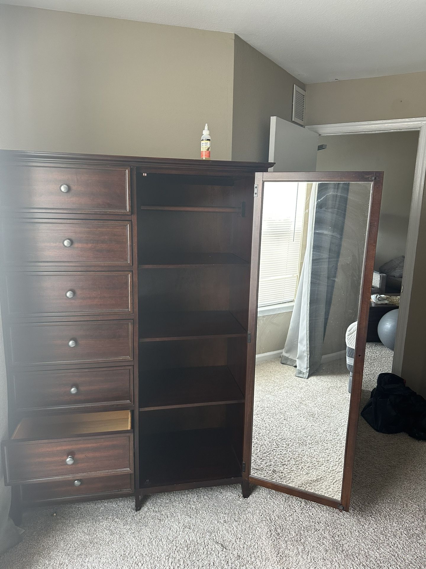 Dresser