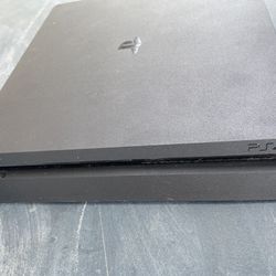 PS4 Slim 