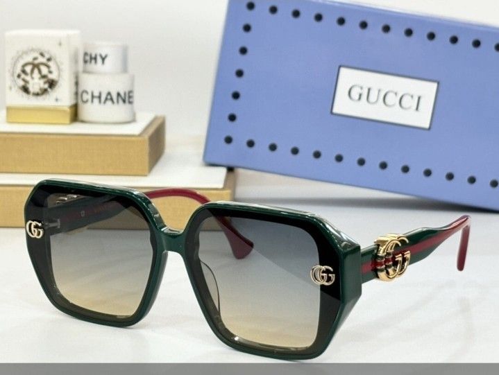 Women's Gucci sunglasses 