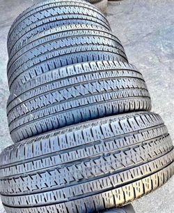 275/55/20 Bridgestone 🌟🌟 Vendo un set de llantas con 80% de vida las 4 🌟🌟🤩