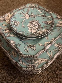 Adelaide 8-Piece Casual Turquoise Porcelain Dinnerware Set