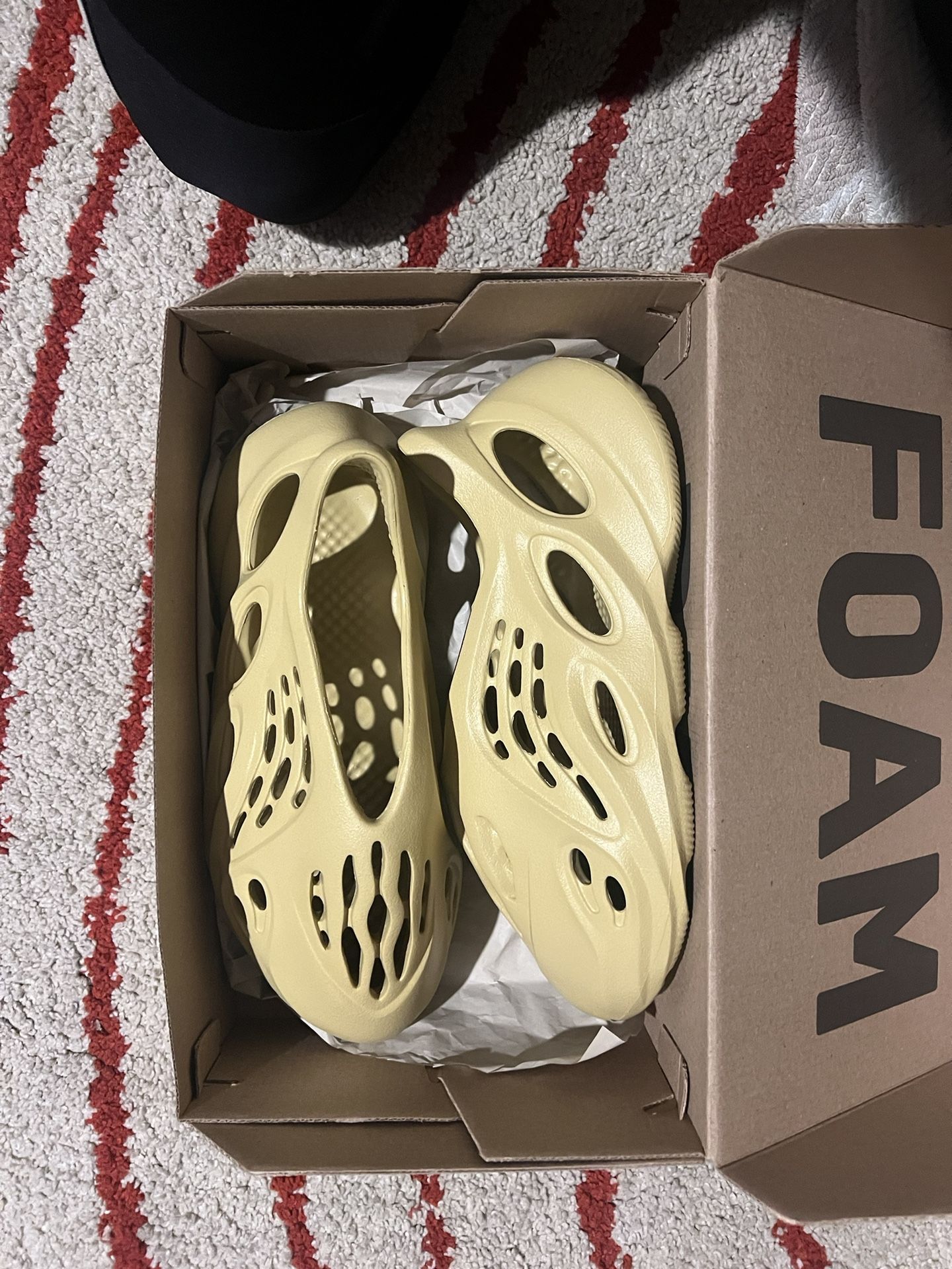 Yeezy Foam RNNR Sulfur