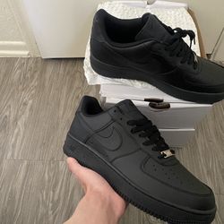 New All Black Airforce 1s