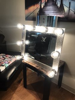 Vanity Mirror w/ Lights!! (New)