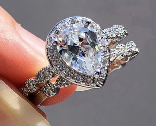 New 18 k white gold engagement ring wedding ring set