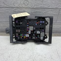 2017-2019 Chevy Silverado 2500HD 6.6L Diesel Engine Fuse Box OEM PART