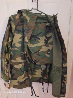 Gortex Rain Suit. Size: Large