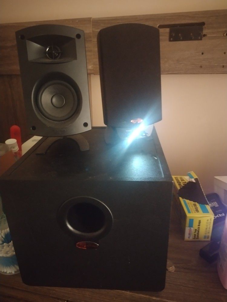 All Black Speakers And Subwoofer 