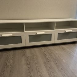 TV AND ENTERTAINMENT STAND