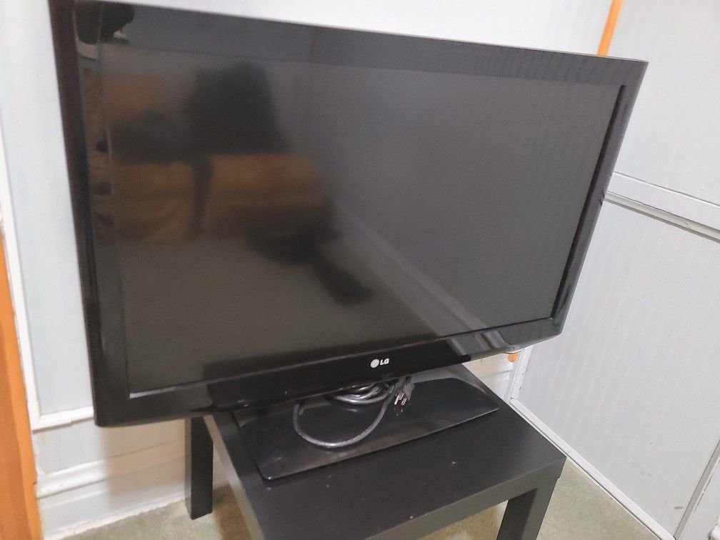 40 inch LG tv