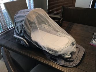 Baby delight hot sale snuggle nest traveler