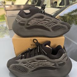 Adidas Yeezy 700 V3 Alvah