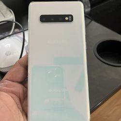 Samsung Galaxy S10+ Plus  , Unlocked   for all Company Carrier ,  Excellent Condition Like New 