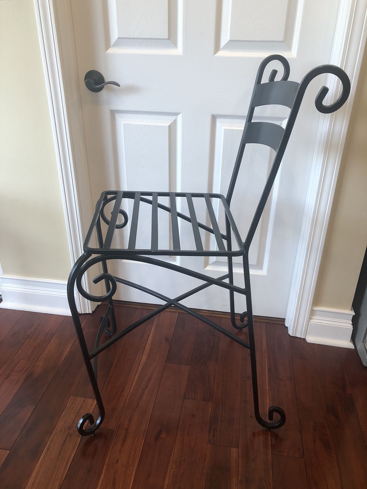 Pier 1 Wrought Iron Bar Stools for Sale in Vernon Hills, IL OfferUp