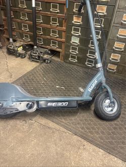 REDUCED AGAIN. Razor E300 electric scooter NEW BATTERY  & NEW CHARGER