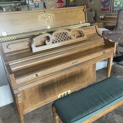 Piano Of Retired Piano Teacher Excellent Condition 