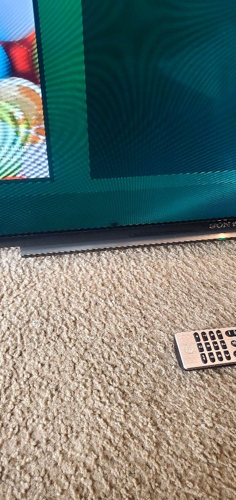 Price Firm 50 Inch Sony Smart Universal Remote Has A Black ⚫️ On Bottom Screen 