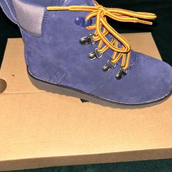 Girls Size 1 Uggs Boots. 