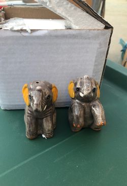 Elephant salt and pepper shaker